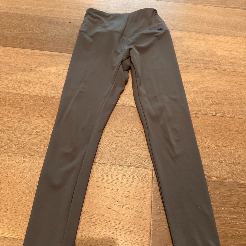 Forme High-Rise Grey Leggings - Picture 5 of 8